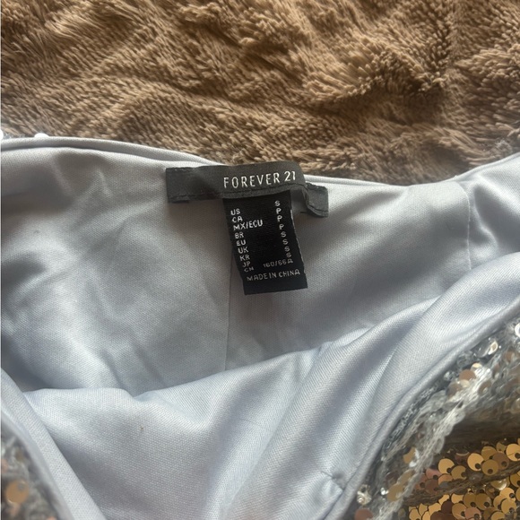 FINAL SALE 🩶 Forever 21 Sequin Silver Skirt - Picture 2 of 3
